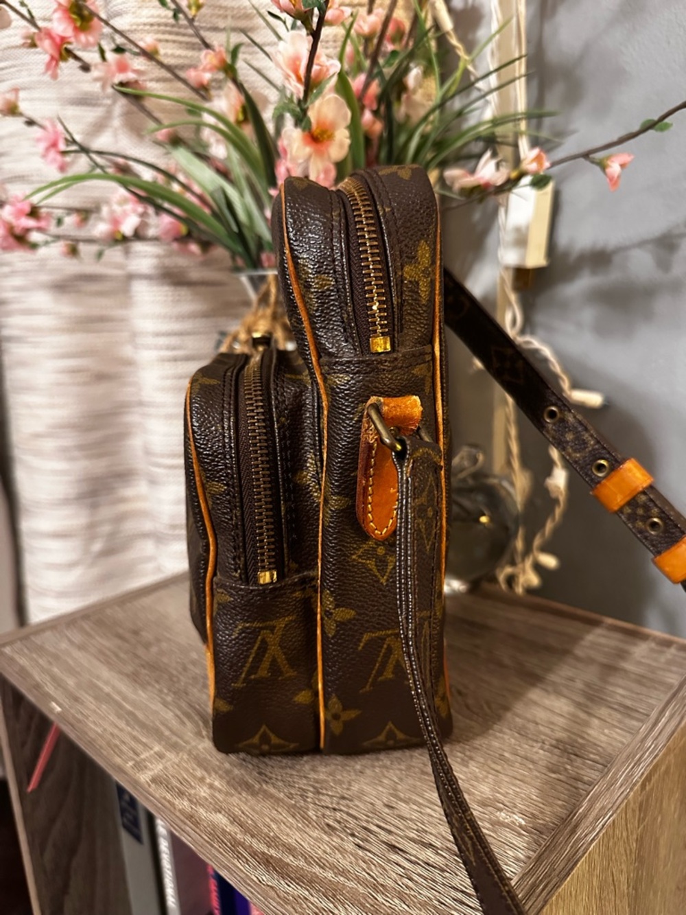 Louis Vuitton
Amazone Crossbody Bag - Picture 15 of 16